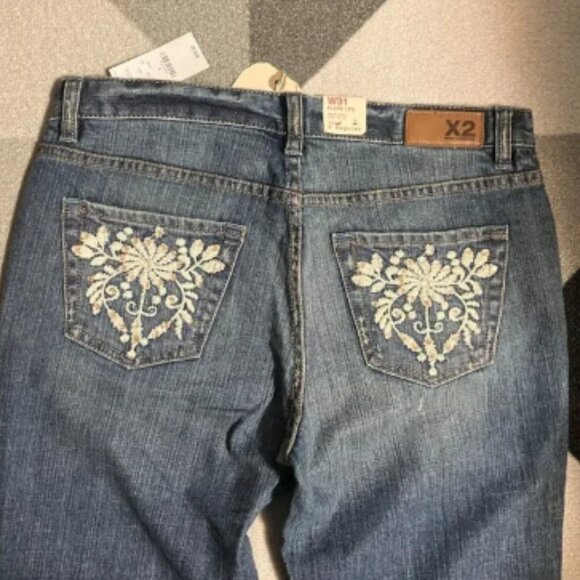 NWT Express X2 Embroidered Rear Pockets Flare Leg Jeans Women's Size 8 - Picture 2 of 6